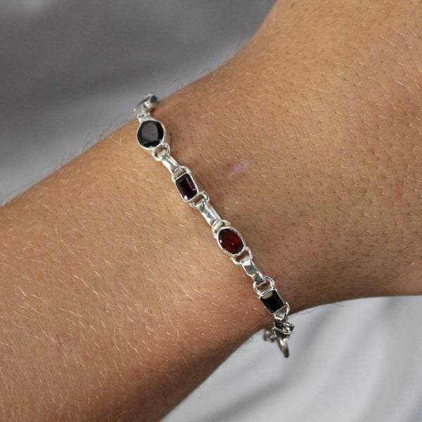 GARNET CROW シルバーブレスレット Mixed Shape Garnet Bracelet | Sterling Silver Toggle Clasp | Taxco