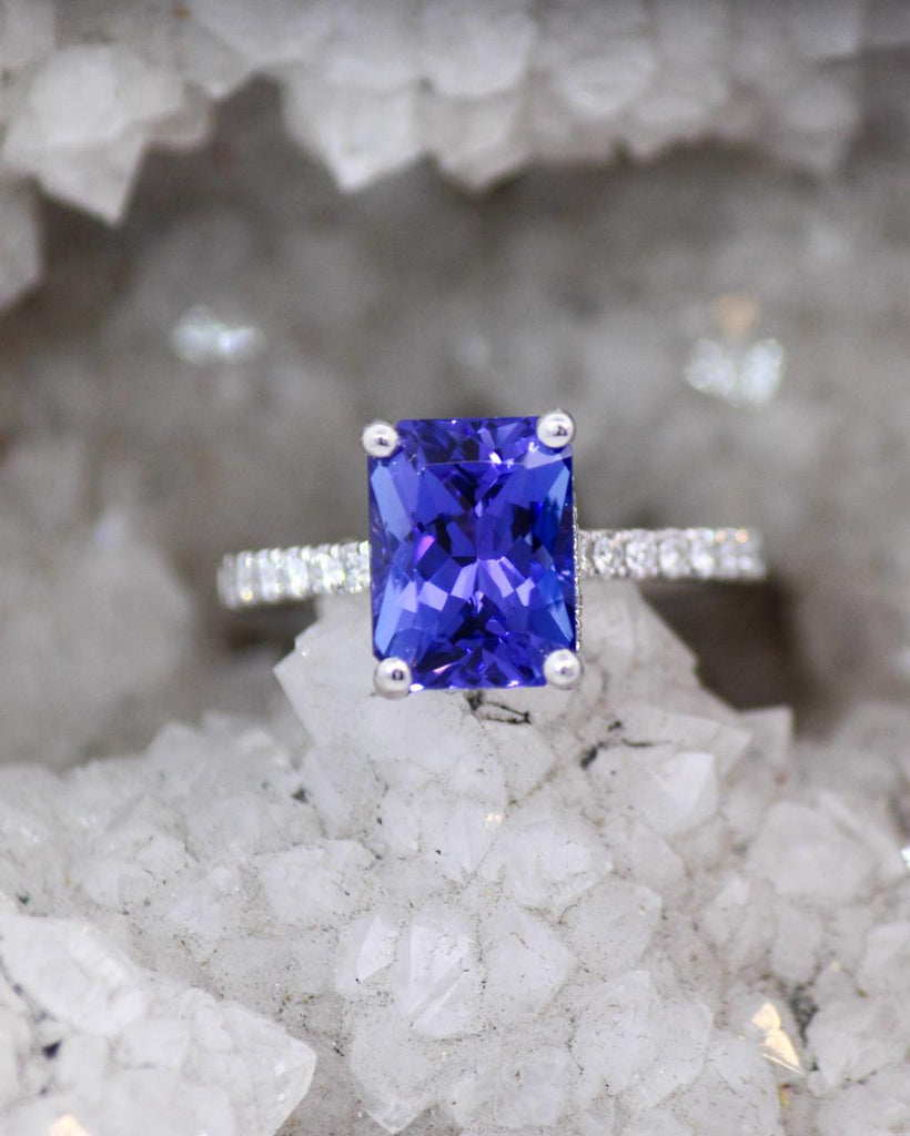 Stunning 950 Platinum Ring Featuring 3.55ct Tanzanite & Hidden Diamond Halo